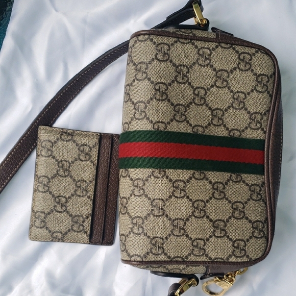 Gucci Beige and Brown Crossbody Bag with Gold Accents - Picture 3 of 6
